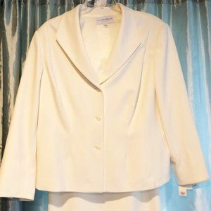 Suit womens new size 24W jacket & skirt Sag Harbor